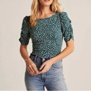 Abercrombie & Fitch green and white floral print smocked back blouse size small